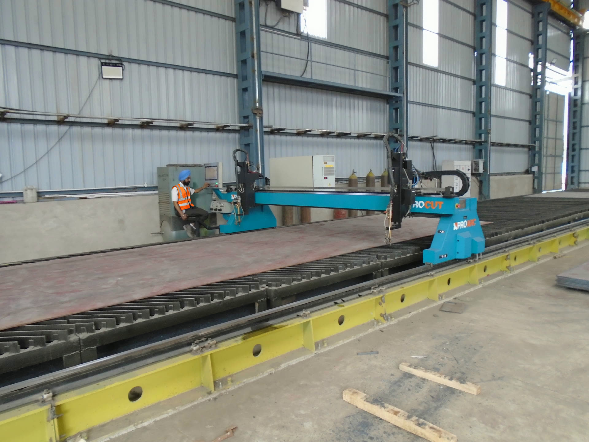 CNC plasma and oxy-fuel cutting machine