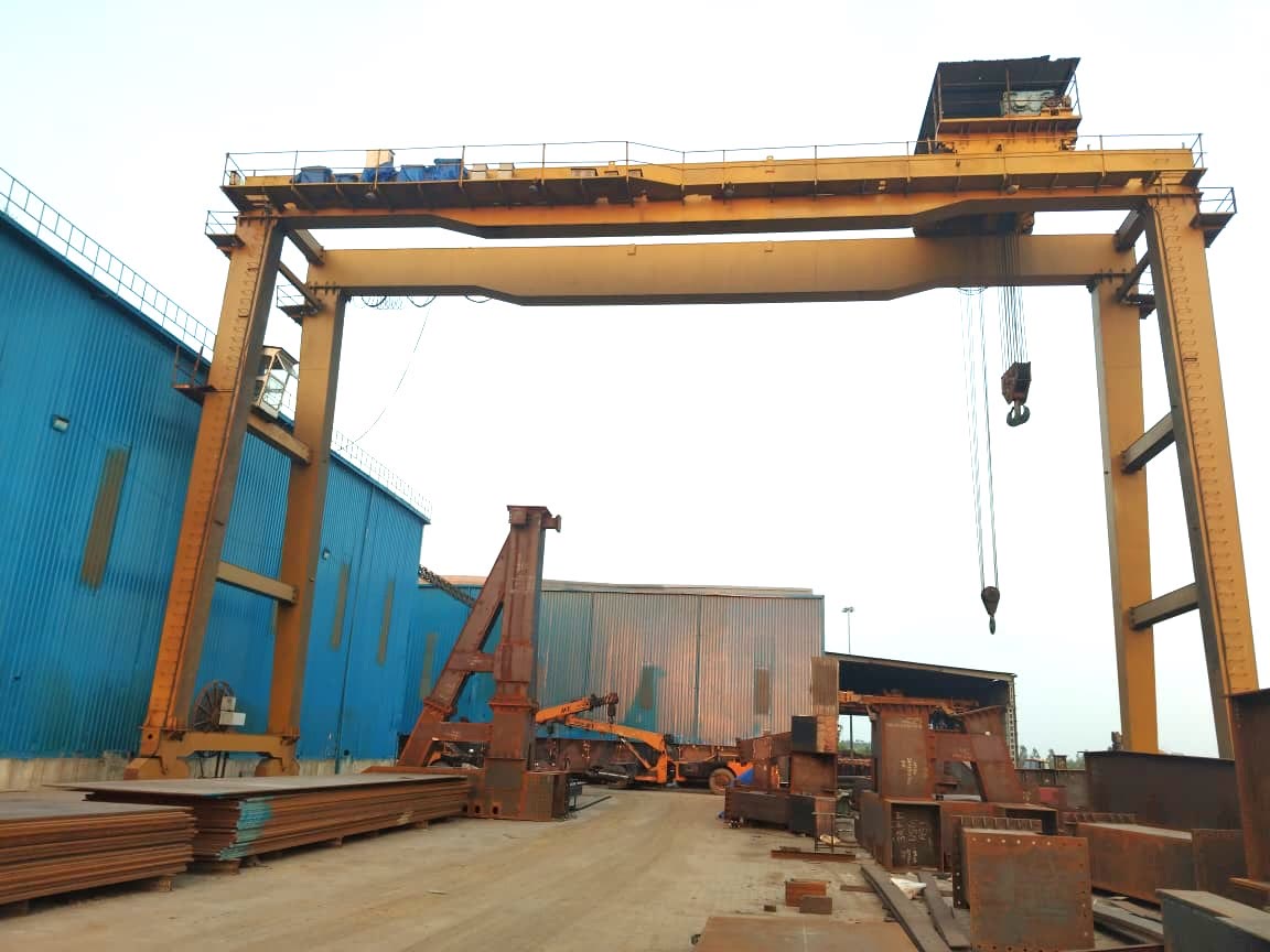Gantry crane over the stacking yard